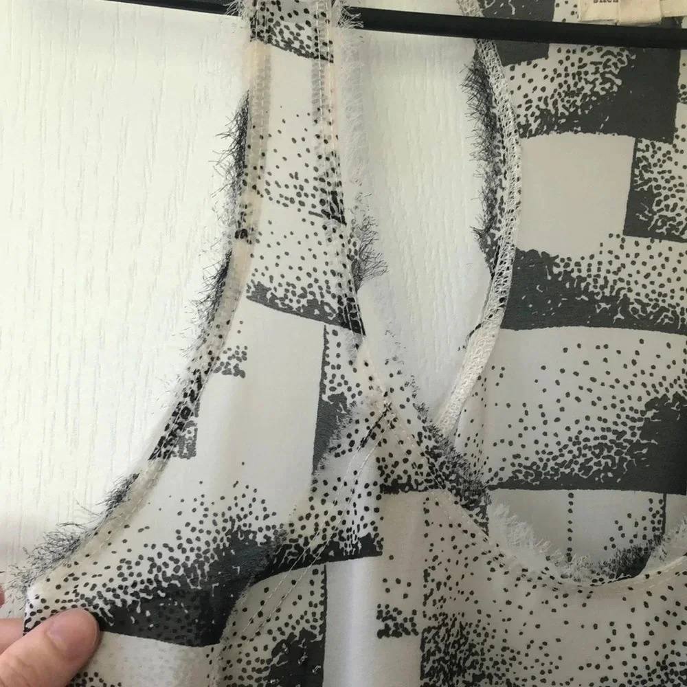 Sheer Patterned Tank - Picture 3 of 5